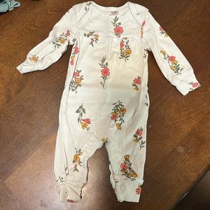 Carter’s 3 month 3 piece set.